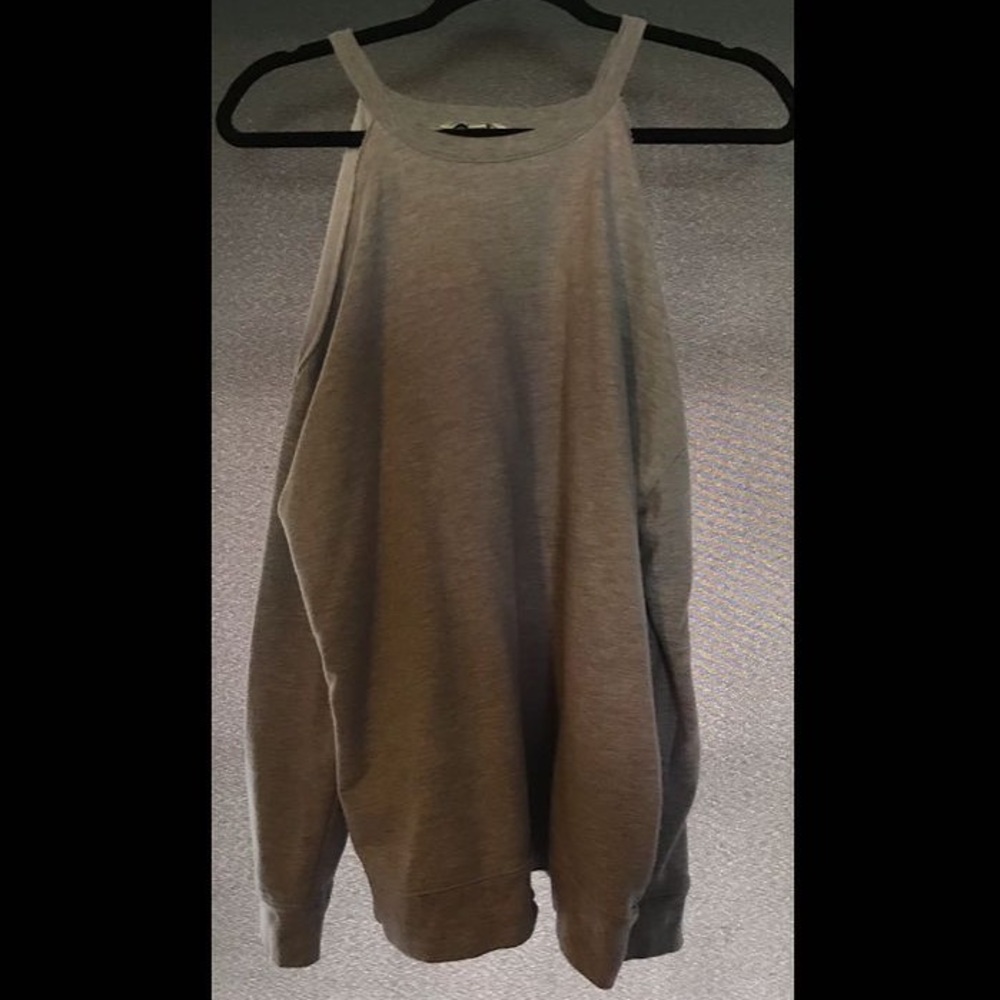 American Eagle gray cold shoulder top.